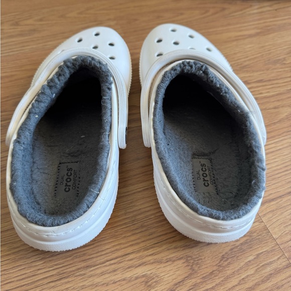 White Fuzzy-Lined Crocs | Men’s 6 / Women’s 8 | Classic Clog with Warm Lining - Picture 7 of 13